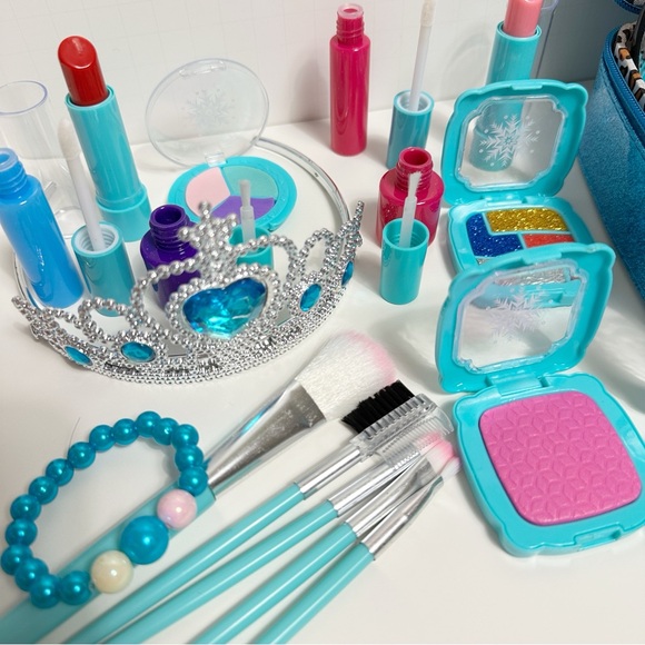 Mess Free Pretend Makeup Kit for Girls Blue Glitter Case Fake Toy Cosmetics Set - Picture 13 of 14
